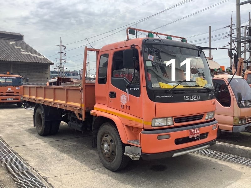 ISUZU FTR 200แรงม้า รถบรรทุก 6ล้อ กระบะเหล็ก ปี2006 ไม่รวมกระบะ มี 3 คัน ISUZU FTR 200แรงม้า รถบรรทุก 6ล้อ กระบะเหล็ก ปี2006 ไม่รวมกระบะ มี 3 คัน