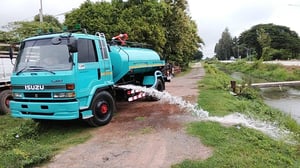 รถน้ำ ISUZU 6ล้อ ร๊อกกี้ 195เเรง ปี38