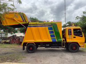 รถขยะ  ISUZU 6ล้อ  เดก้า200แรง ยูโร2 ปี47 #1