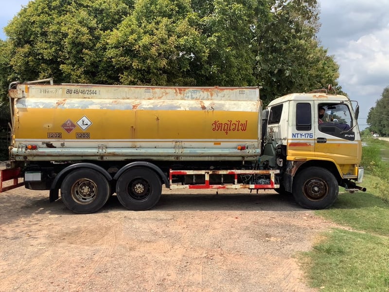 ISUZU FTR 195แรงม้า รถบรรทุก 6ล้อ บรรทุกของเหลว ปี1998