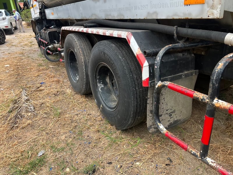 รถบรรทุกน้ำ ISUZU 10ล้อ เดก้า เพลาเดียว รถบรรทุกน้ำ ISUZU 10ล้อ เดก้า เพลาเดียว