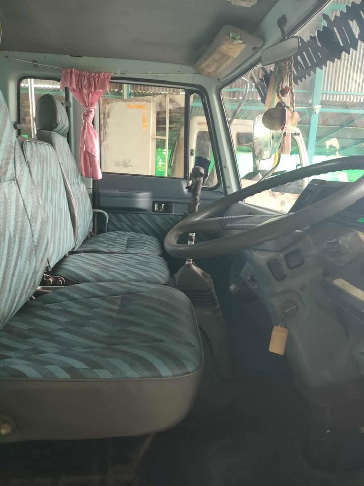 ISUZU FTR 195แรงม้า รถบรรทุก 6ล้อ พื้นเรียบ ปี1999 ISUZU FTR 195แรงม้า รถบรรทุก 6ล้อ พื้นเรียบ ปี1999
