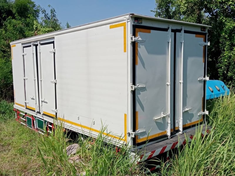 ตู้สามบานสวยๆ  ตู้แห้ง 4 บานเมก้า กยส 2.35x5.6x2.2 ครัชซี  82