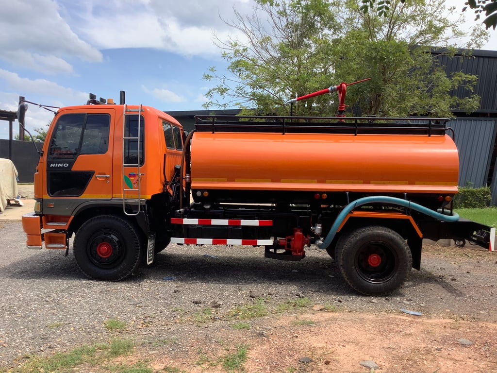 HINO 3H รถบรรทุก 6ล้อ บรรทุกน้ำ ปี37