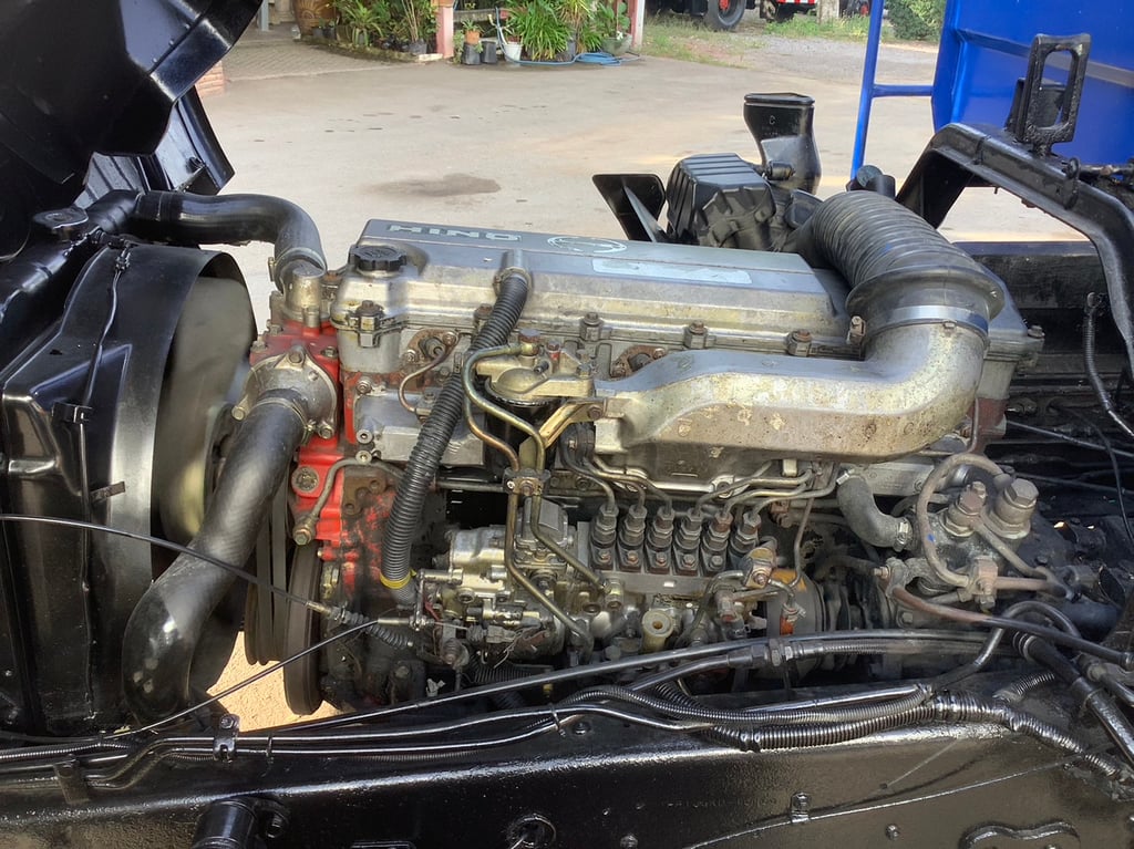 Hino 6ล้อ ดั้มพ์  210เเรง  ปี46