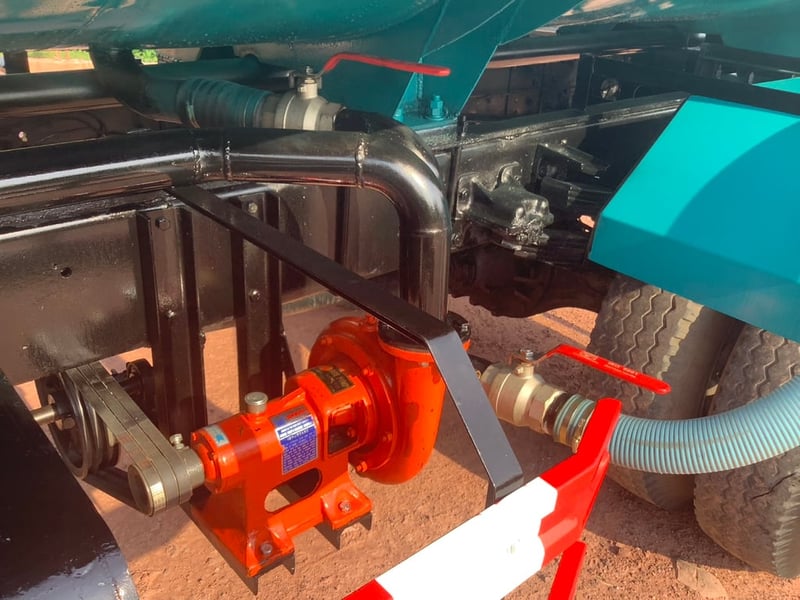 ISUZU FTR 195แรงม้า  รถน้ำ 6,000ลิตร ปี38