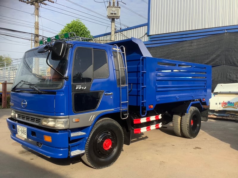 Hino 6ล้อ ดั้มพ์  210เเรง  ปี46