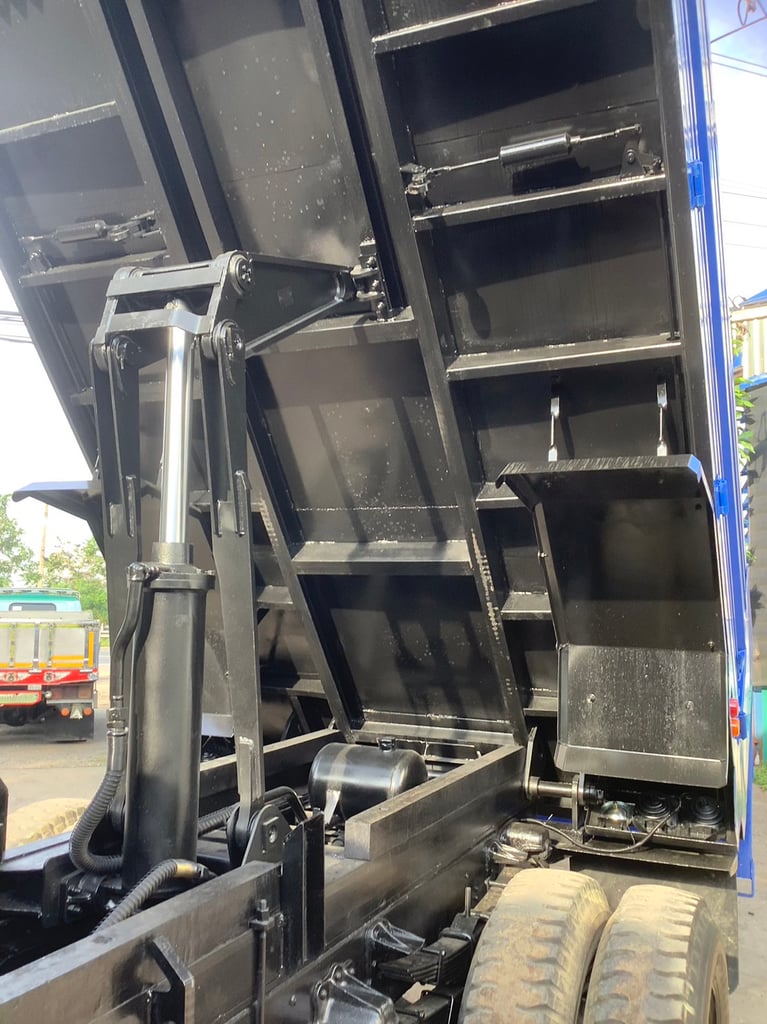 Hino 6ล้อ ดั้มพ์ 210เเรง ปี46 Hino 6ล้อ ดั้มพ์ 210เเรง ปี46