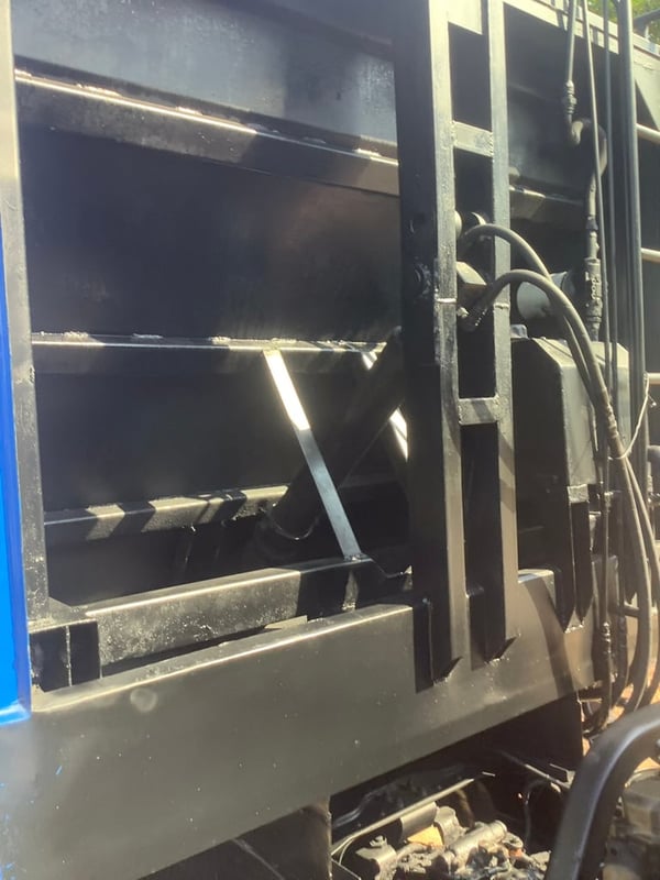 HINO FC 120แรงม้า รถบรรทุก 6ล้อ บรรทุกขยะ ปี1996 HINO FC 120แรงม้า รถบรรทุก 6ล้อ บรรทุกขยะ ปี1996