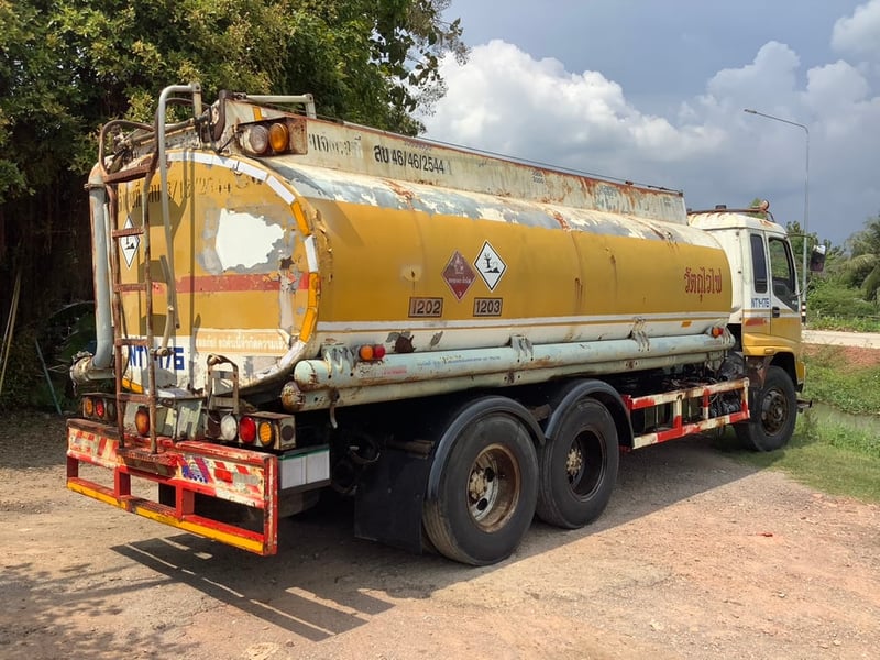 ISUZU FTR 195แรงม้า รถบรรทุก 6ล้อ บรรทุกของเหลว ปี1998