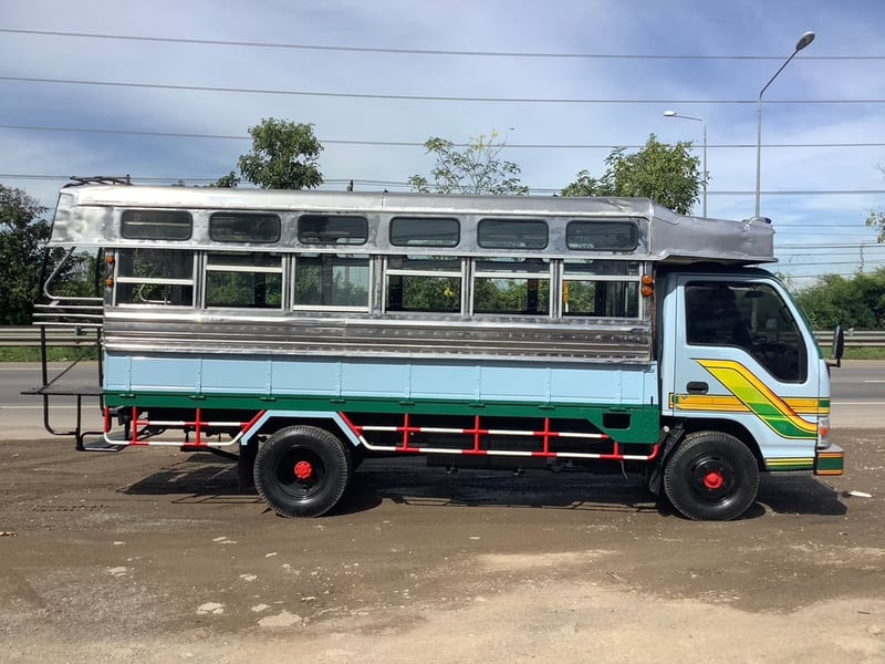 ISUZU NKR 120แรงม้า รถบรรทุก 4ล้อ สองแถว ปี1998