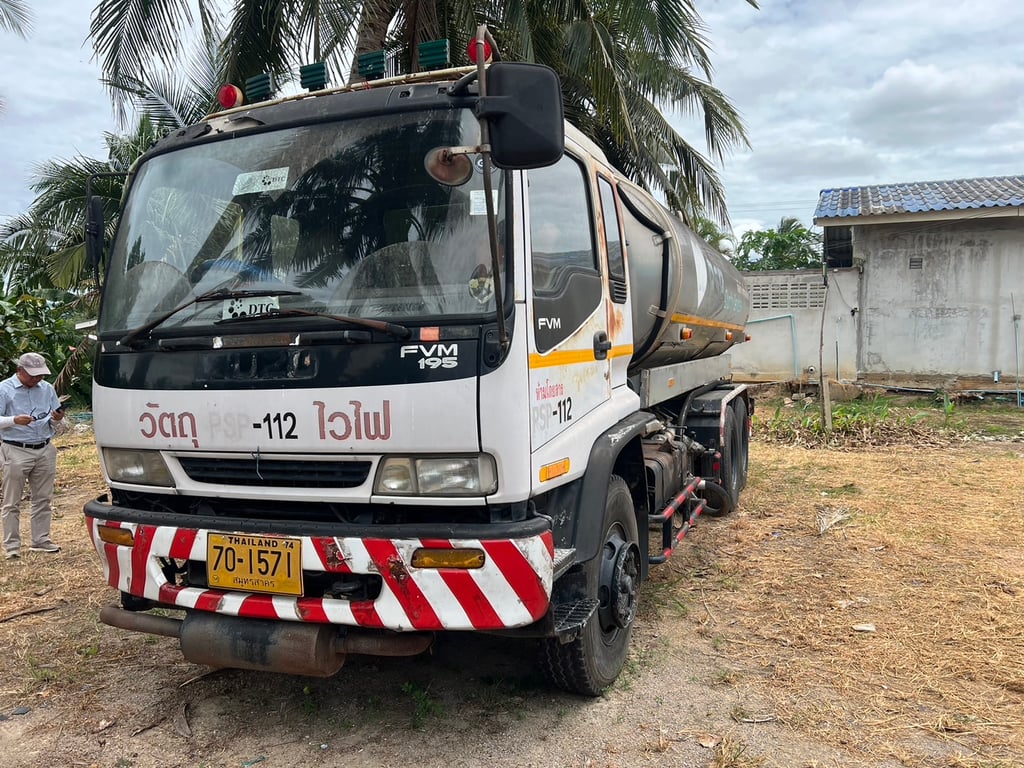 รถบรรทุกน้ำ ISUZU 10ล้อ เดก้า  เพลาเดียว 