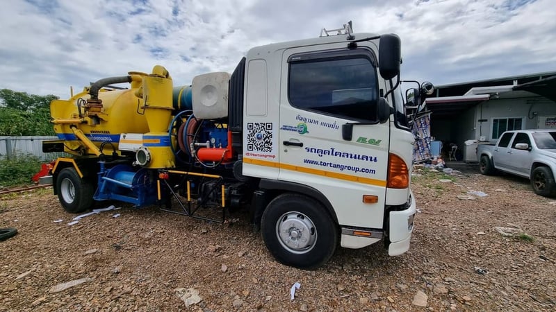 HINO MEGA 500 จดทะเบียนปี2565 เป็นรถดูดเลน รถดูดโครน ใช้งานน้อย -เครื่อง4สูบ210แรง