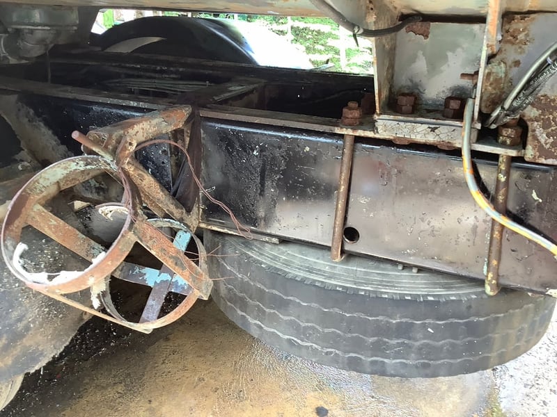 ISUZU FTR 195แรงม้า รถบรรทุก 6ล้อ บรรทุกของเหลว ปี1998