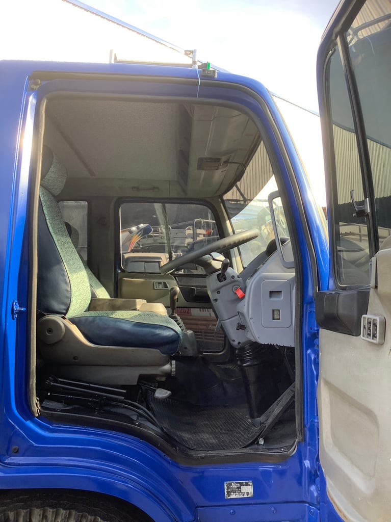 Hino 6ล้อ ดั้มพ์ 210เเรง ปี46 Hino 6ล้อ ดั้มพ์ 210เเรง ปี46