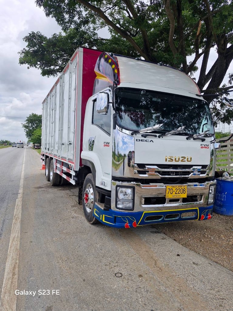 ISUZU FVM 240แรงม้า รถบรรทุก 10ล้อ ตู้แห้ง ปี2014