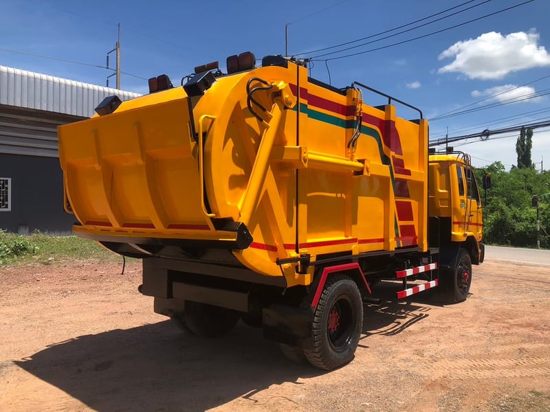 NISSAN PKB 220แรงม้า  6ล้อ รถขยะ ปี45