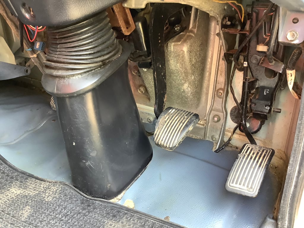 HINO FC 150แรงม้า รถบรรทุก 6ล้อ กระบะเหล็ก ปี2004 HINO FC 150แรงม้า รถบรรทุก 6ล้อ กระบะเหล็ก ปี2004