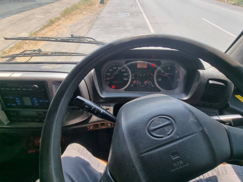 HINO MEGA 500 จดทะเบียนปี2565 เป็นรถดูดเลน รถดูดโครน ใช้งานน้อย -เครื่อง4สูบ210แรง