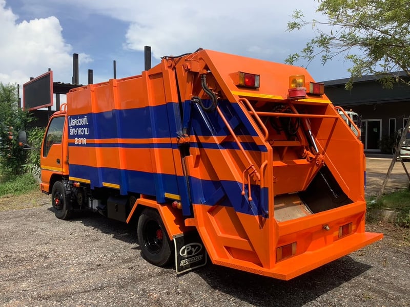 รถขยะ  NKR 130เเรง ปี50