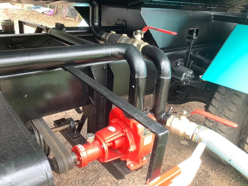 รถน้ำ ISUZU 6ล้อ ร๊อกกี้ 195เเรง ปี38