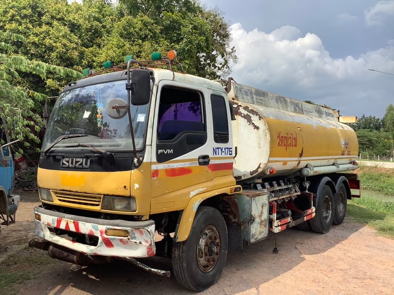 ISUZU FTR 195แรงม้า รถบรรทุก 6ล้อ บรรทุกของเหลว ปี1998