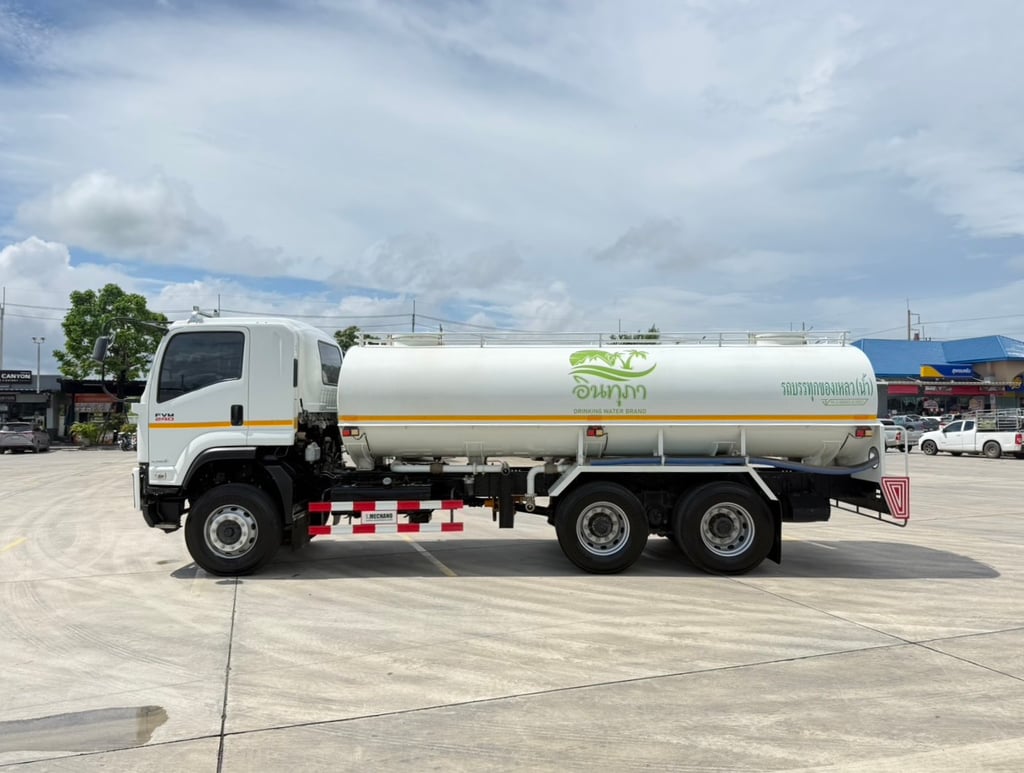 รถน้ำ  เพลาเดียว  FVM 240 คลัซซี MT  ปี66