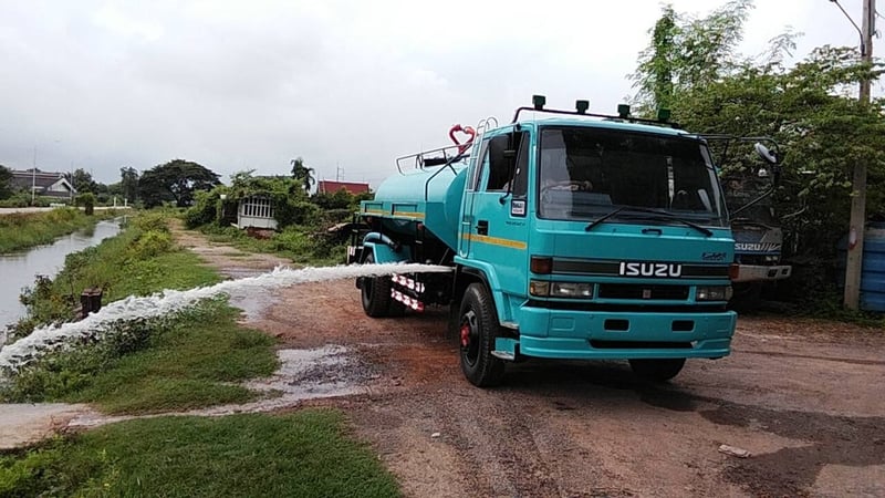รถน้ำ ISUZU 6ล้อ ร๊อกกี้ 195เเรง ปี38
