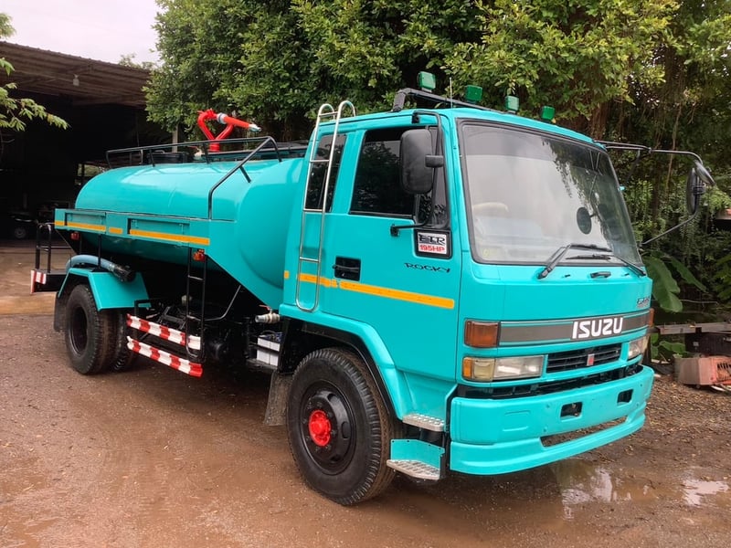 รถน้ำ ISUZU 6ล้อ ร๊อกกี้ 195เเรง ปี38