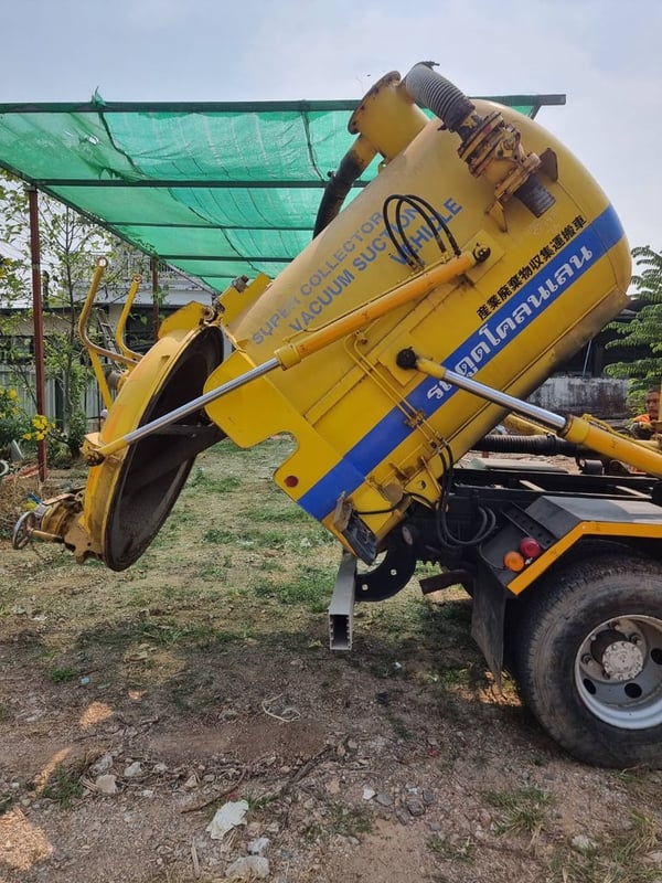 HINO MEGA 500 จดทะเบียนปี2565 เป็นรถดูดเลน รถดูดโครน ใช้งานน้อย -เครื่อง4สูบ210แรง