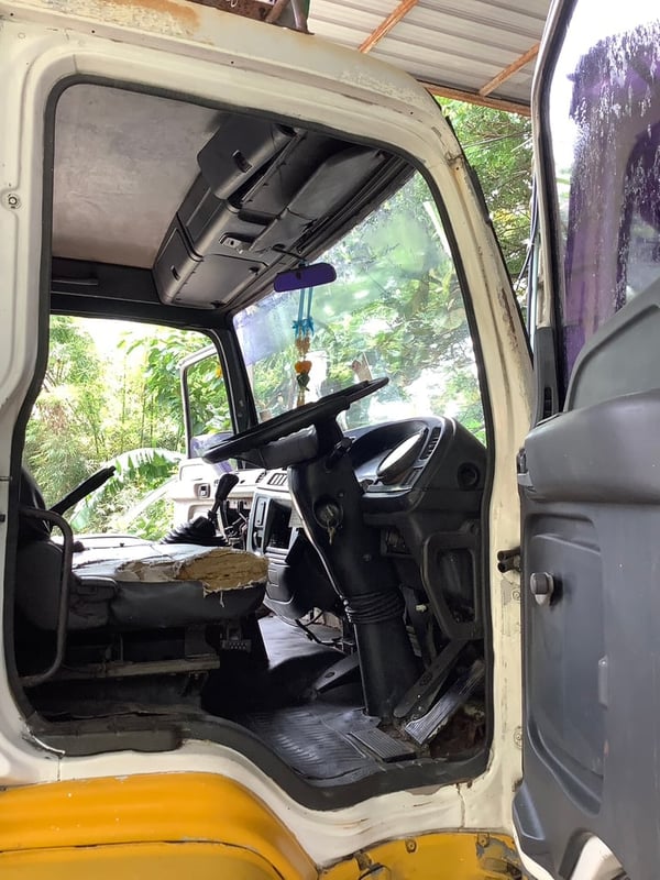 ISUZU FTR 195แรงม้า รถบรรทุก 6ล้อ บรรทุกของเหลว ปี1998