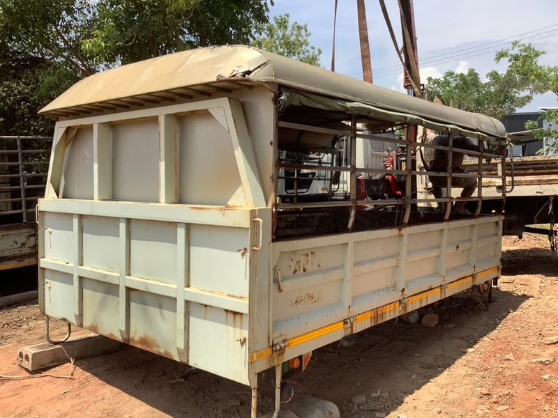 กระบะ คอกพร้อมหลังคา ยาว 4.4 เมตร กว้าง 2.45 เมตร คัดสี่ 86 เซนต์ ราคาถูก