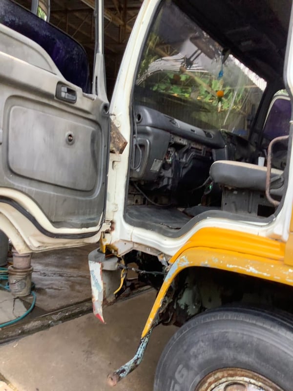 ISUZU FTR 195แรงม้า รถบรรทุก 6ล้อ บรรทุกของเหลว ปี1998