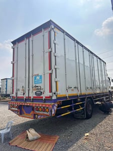 FTR 6ล้อ240 ปี64 ตู้10บาน ยาว7.80 FTR 6ล้อ240 ปี64 ตู้10บาน ยาว7.80