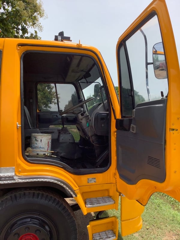 รถขยะ Hino 6ล้อ (ช่วงสั้น) FF3H 195 เเรง ปี37