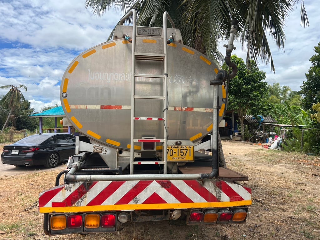 รถบรรทุกน้ำ ISUZU 10ล้อ เดก้า  เพลาเดียว 