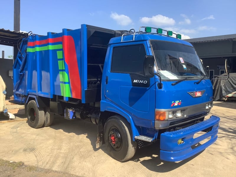 HINO FC 120แรงม้า รถบรรทุก 6ล้อ บรรทุกขยะ ปี1996 HINO FC 120แรงม้า รถบรรทุก 6ล้อ บรรทุกขยะ ปี1996