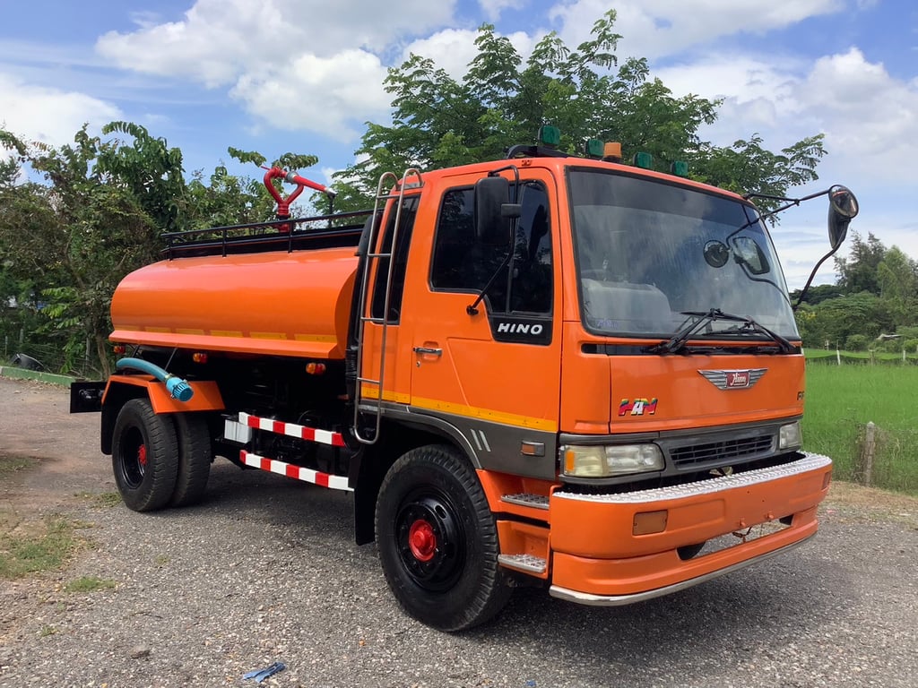 HINO 3H รถบรรทุก 6ล้อ บรรทุกน้ำ ปี37