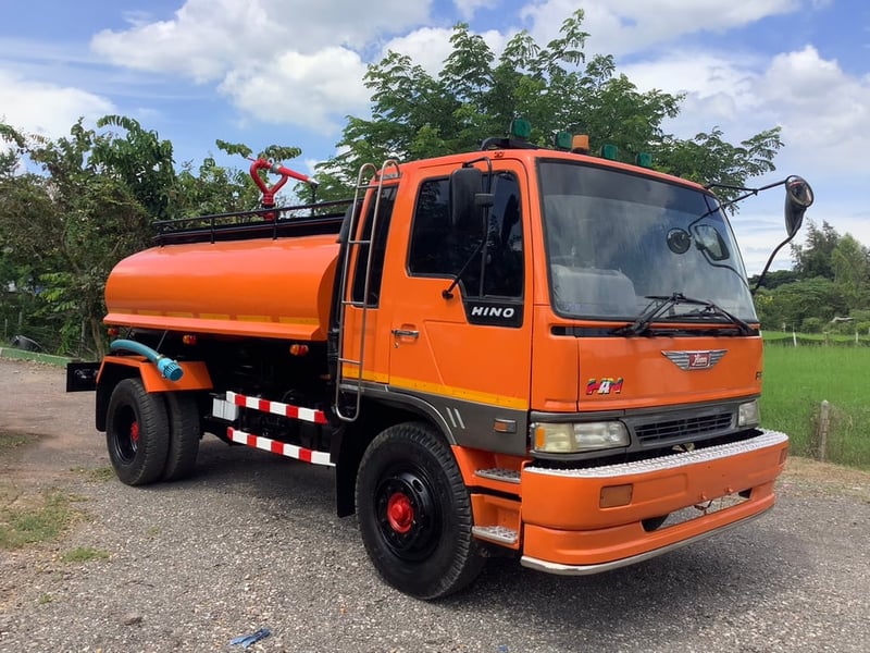 HINO 3H รถบรรทุก 6ล้อ บรรทุกน้ำ ปี37 HINO 3H รถบรรทุก 6ล้อ บรรทุกน้ำ ปี37