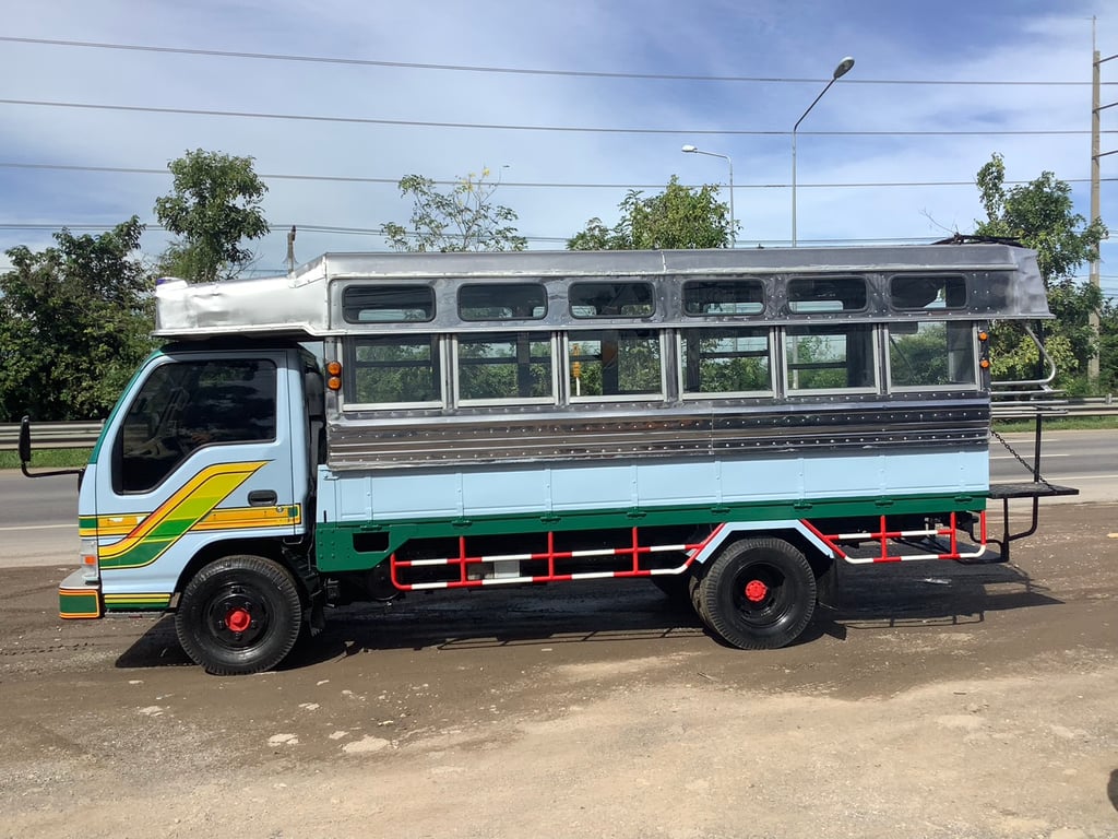 ISUZU NKR 120แรงม้า รถบรรทุก 4ล้อ สองแถว ปี1998