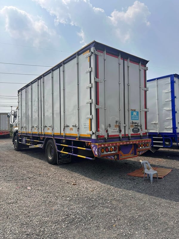 FTR 6ล้อ240 ปี64 ตู้10บาน ยาว7.80 FTR 6ล้อ240 ปี64 ตู้10บาน ยาว7.80