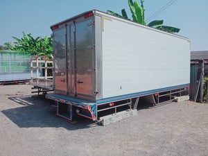 ตู้แห้ง 6.2 x2.3x2.3 แชสซี 82 ตู้แห้ง 6.2 x2.3x2.3 แชสซี 82