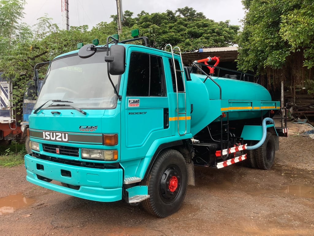 รถน้ำ ISUZU 6ล้อ ร๊อกกี้ 195เเรง ปี38