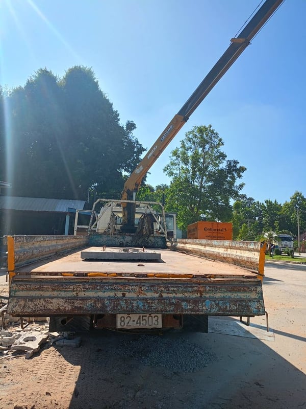 รถกระบะบรรทุก พร้อมติดตั้งเครน ยี่ห้อ ISUZU