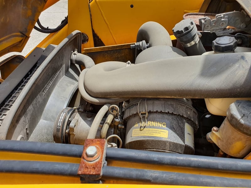 รถตักหน้าขุดหลัง JCB 215S รุ่นยอดนิยม สภาพสวย นำเข้าจากประเทศสหรัฐอเมริกา 2 เพลา รถนอกเเท้ ไม่เคยใช้งานในไทย