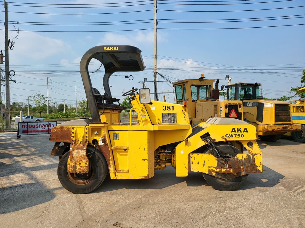 ขายรถบดล้อยางอัดสั่นสะเทือน 7 ล้อยาง ยี่ห้อ SAKAI GW750 นำเข้าจากต่างประเทศ ไม่เคยใช้งานในไทย
