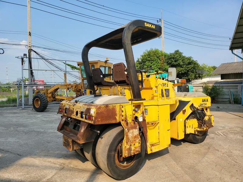 ขายรถบดล้อยางอัดสั่นสะเทือน 7 ล้อยาง ยี่ห้อ SAKAI GW750 นำเข้าจากต่างประเทศ ไม่เคยใช้งานในไทย
