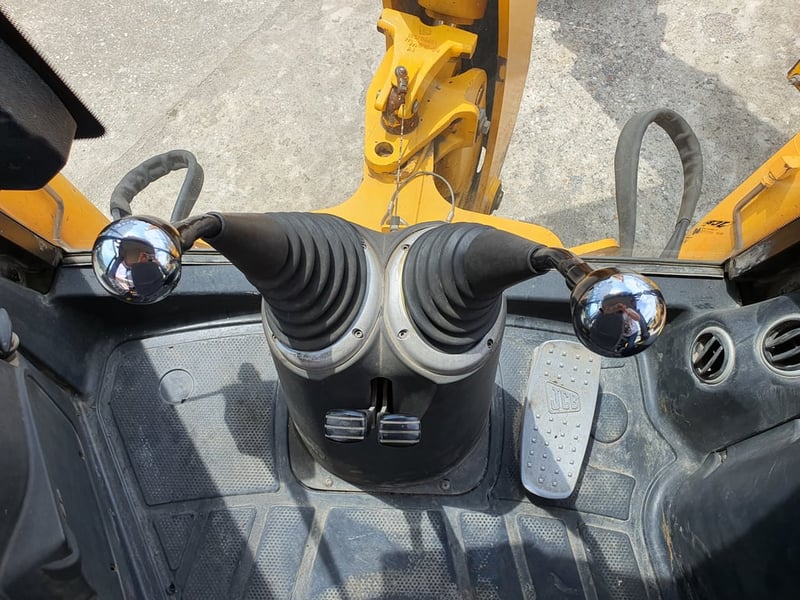 รถตักหน้าขุดหลัง JCB 215S รุ่นยอดนิยม สภาพสวย นำเข้าจากประเทศสหรัฐอเมริกา 2 เพลา รถนอกเเท้ ไม่เคยใช้งานในไทย