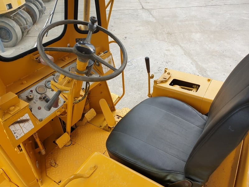 ราคาพิเศษ ขายรถตักล้อยาง ยี่ห้อ CATERPILLAR 910 บุ้งกี๋ 1.2 คิว เครื่อง CAT3204 4สูบ