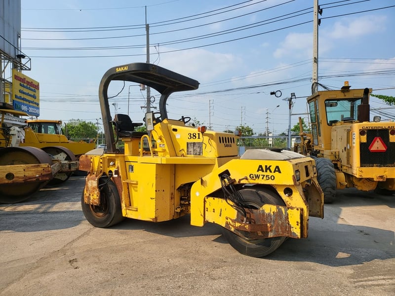 ขายรถบดล้อยางอัดสั่นสะเทือน 7 ล้อยาง ยี่ห้อ SAKAI GW750 นำเข้าจากต่างประเทศ ไม่เคยใช้งานในไทย